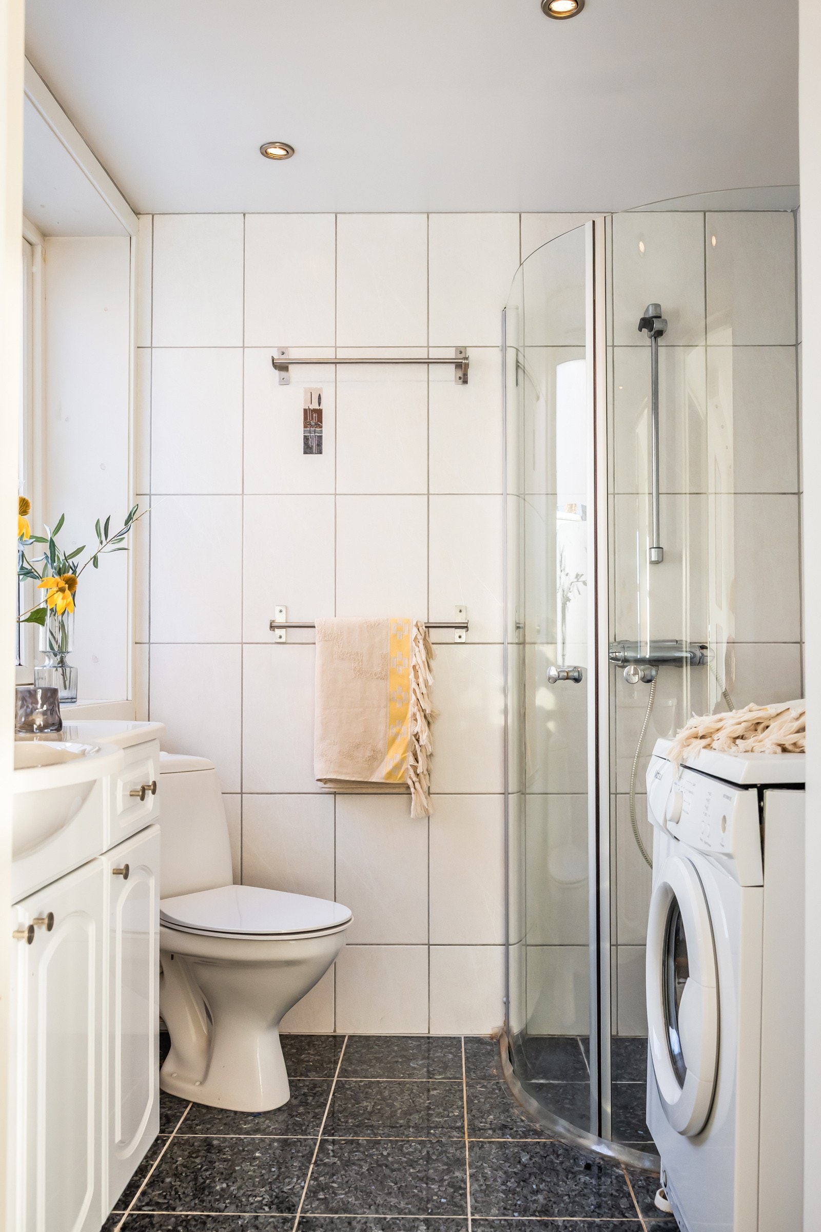 Her finner du også opplegg for vaskemaskin, samt klassisk og praktisk innredning. Galleribilde