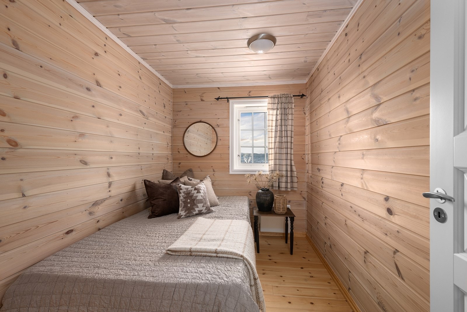 De to soverommene i denne etasjen deler et eget bad. Galleribilde