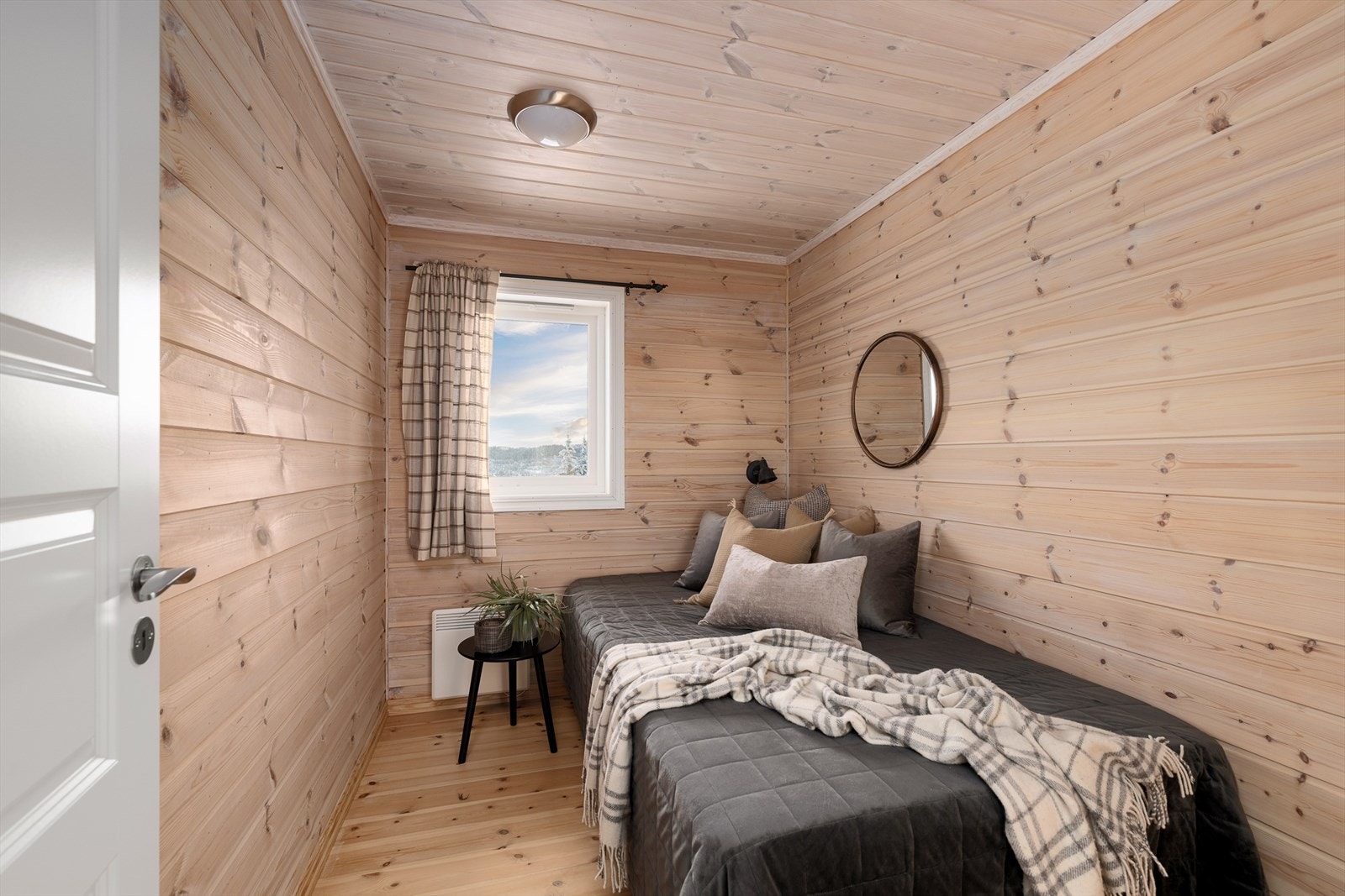 Hytta har totalt fem soverom, som gir fleksibilitet og god plass til overnattingsgjester. Galleribilde