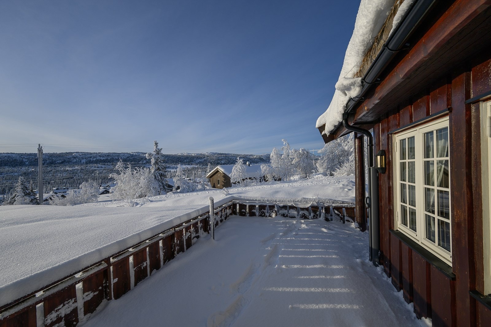 Her kan man nyte rolige omgivelser og utsikten over fjellandskapet. Galleribilde