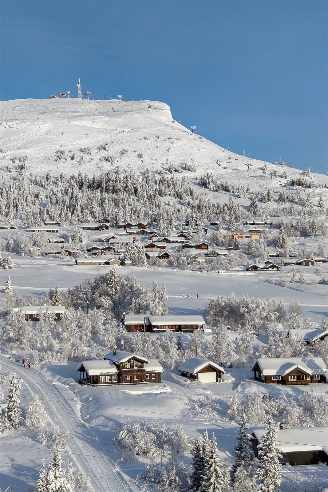 Skeikampen alpinanlegg ligger kun 400 meter unna, med 11 heiser og 21 km nedfarter. Galleribilde