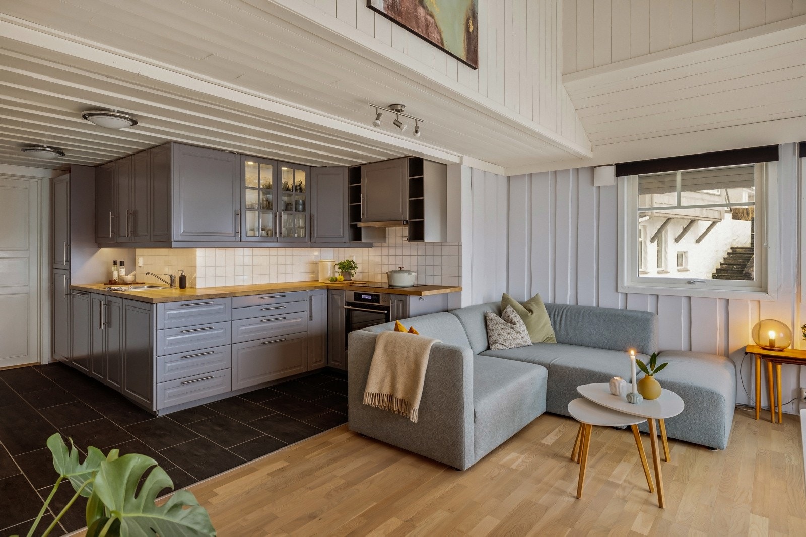 Flott IKEA kjøkken fra 2018. Hele hybelen har varmekabler i gulv Galleribilde