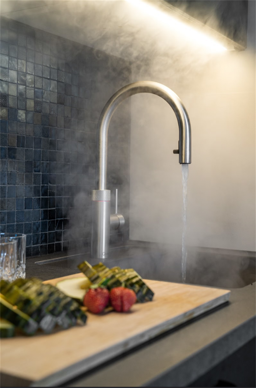 Kjøkkenkran fra Quooker, som leverer kokende vann rett fra springen. Galleribilde