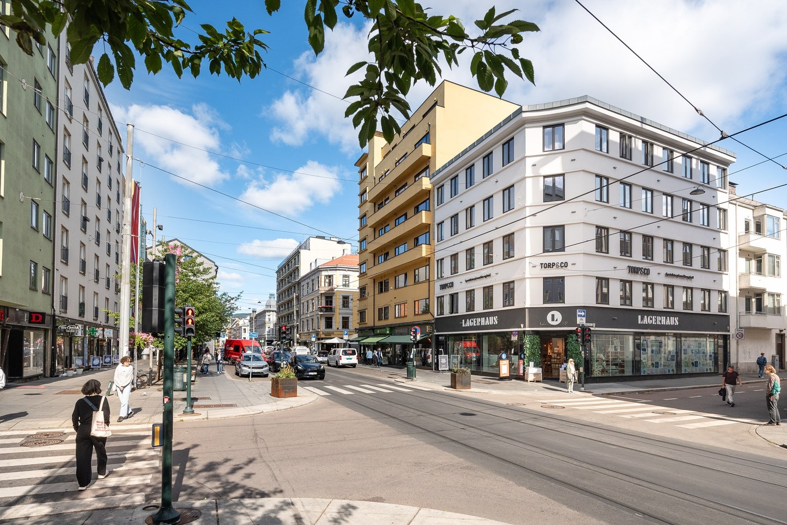 Bogstadveien, byens fineste handlegate, tilbyr et bredt shoppingtilbud og noe for enhver anledning. Galleribilde