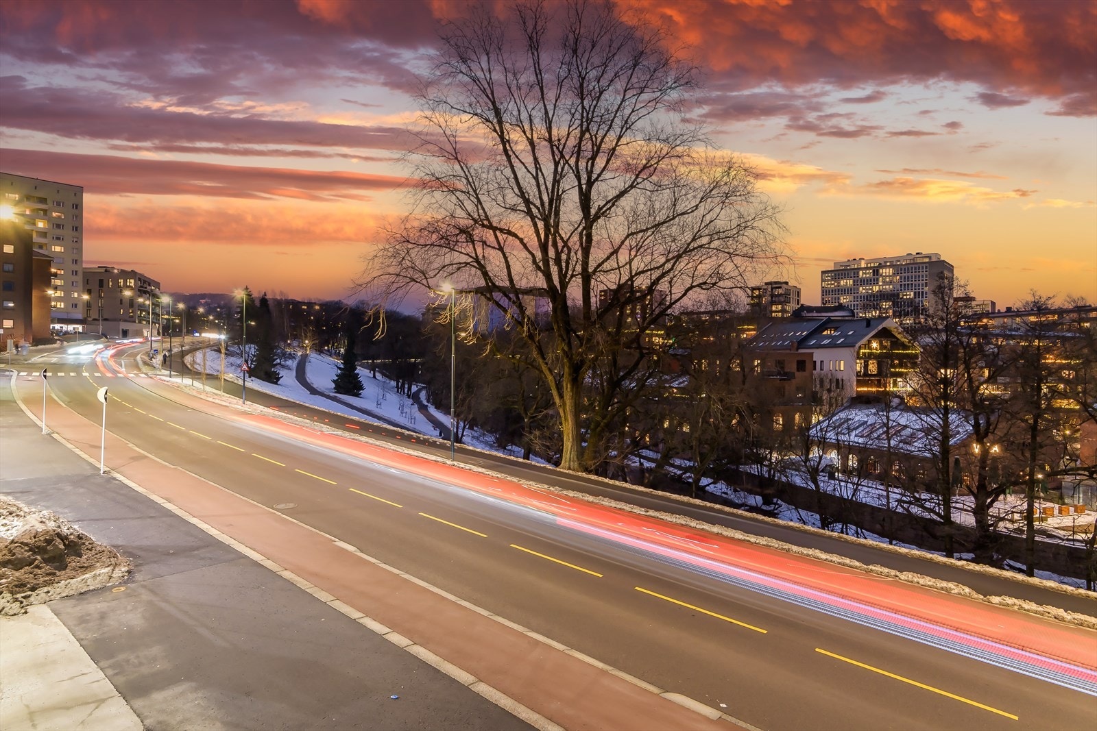 Boligen ligger i en høy første etasje Galleribilde