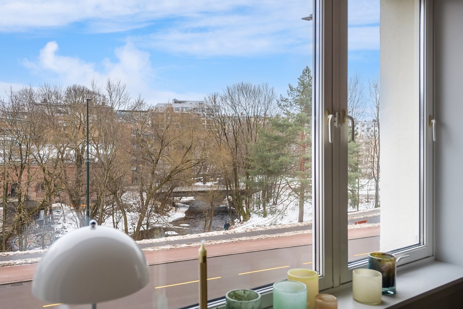 Fra stue vinduet er det flott utsikt utover Akerselva Galleribilde