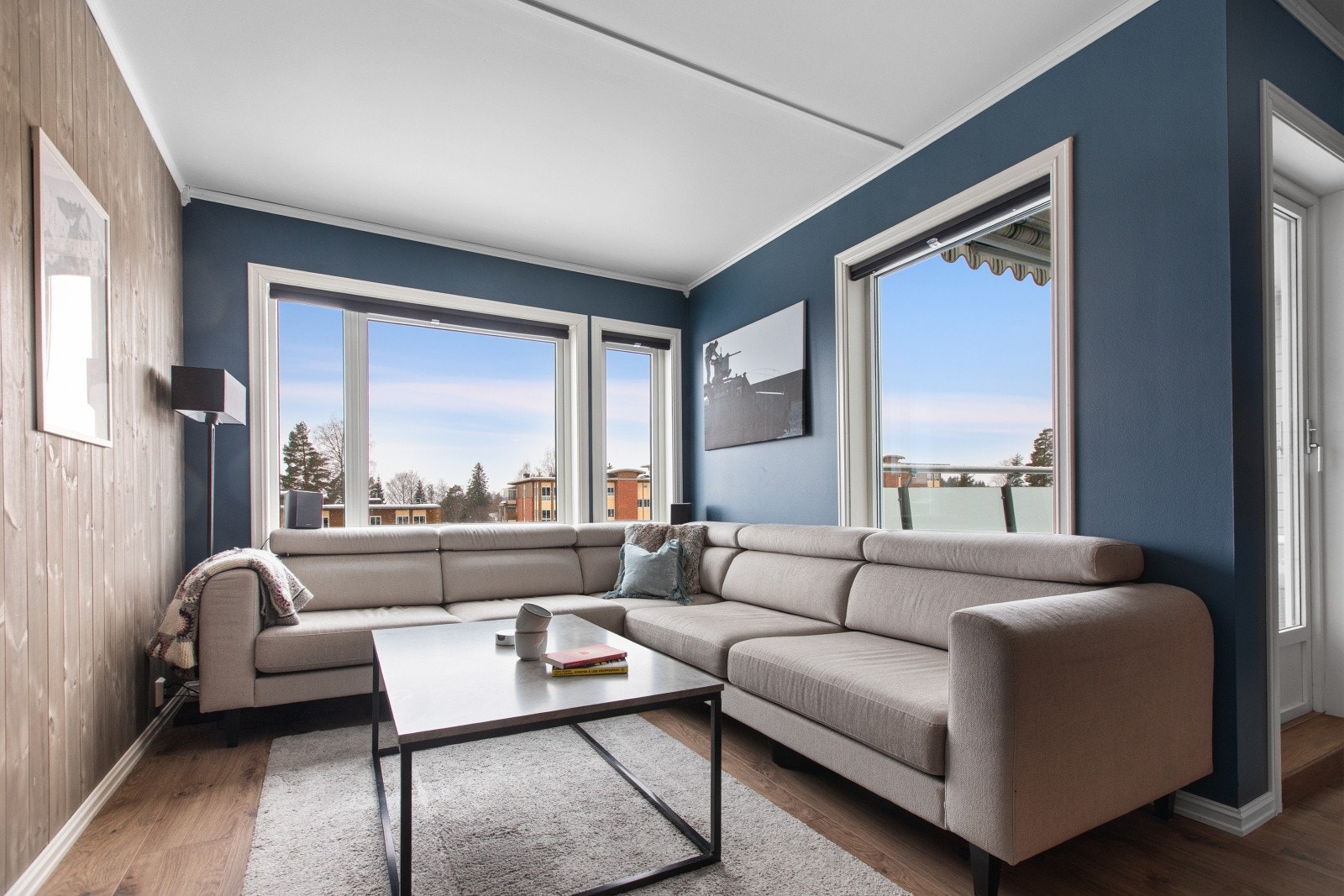 Leiligheten oppleves lys, spesielt med sydvestvendte vinduer. Galleribilde