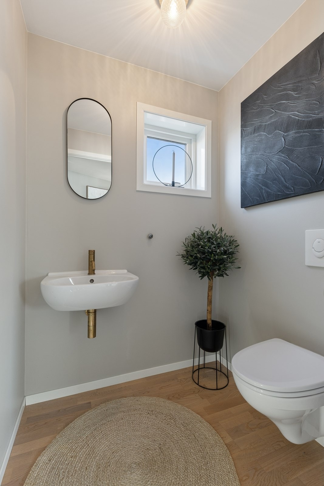 2. etg: Gjestewc Galleribilde