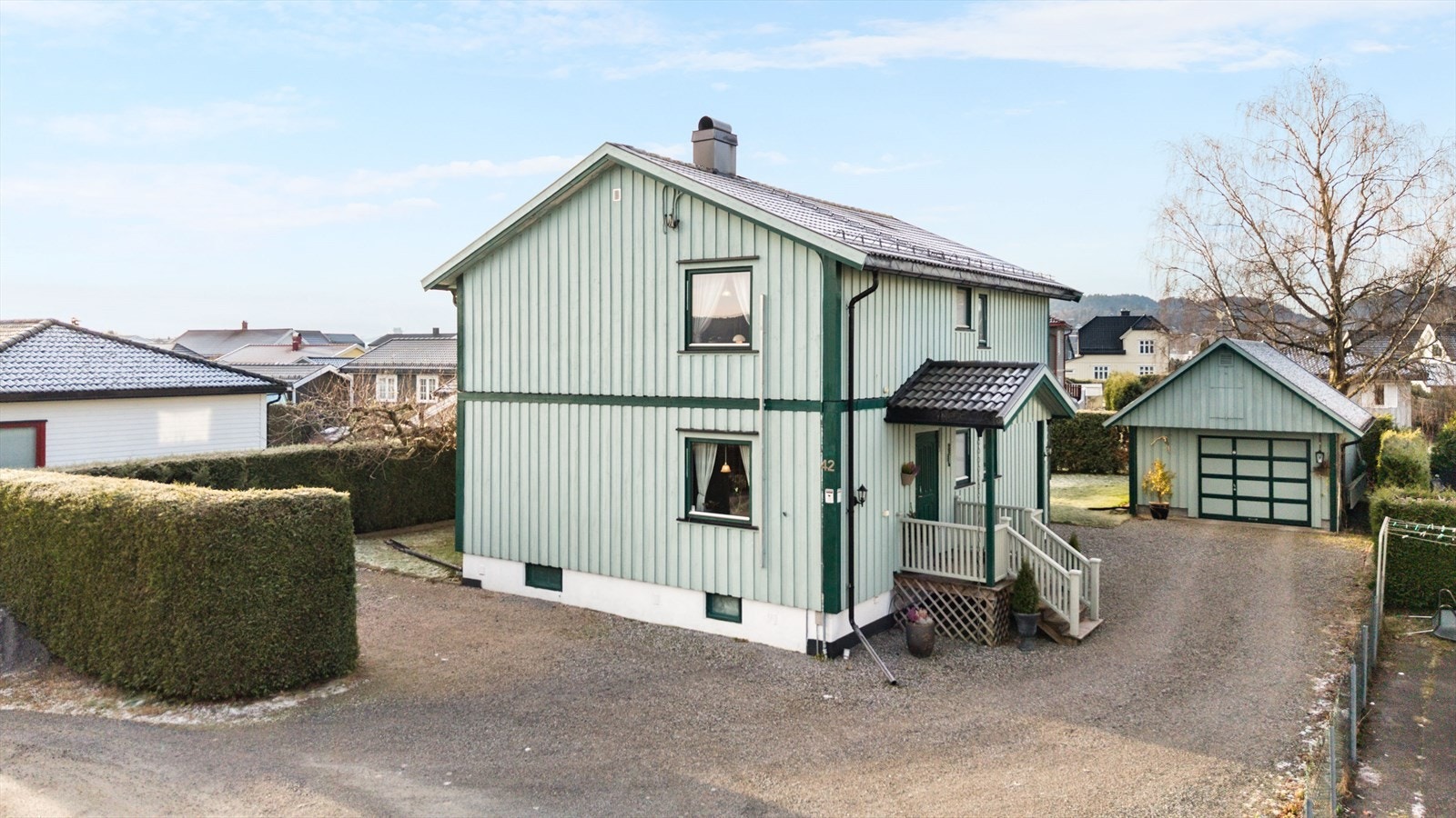 Richard Løyning Arntsen v/ Eiendomsmegler Norge har gleden av å presentere Lahellevegen 42! Galleribilde