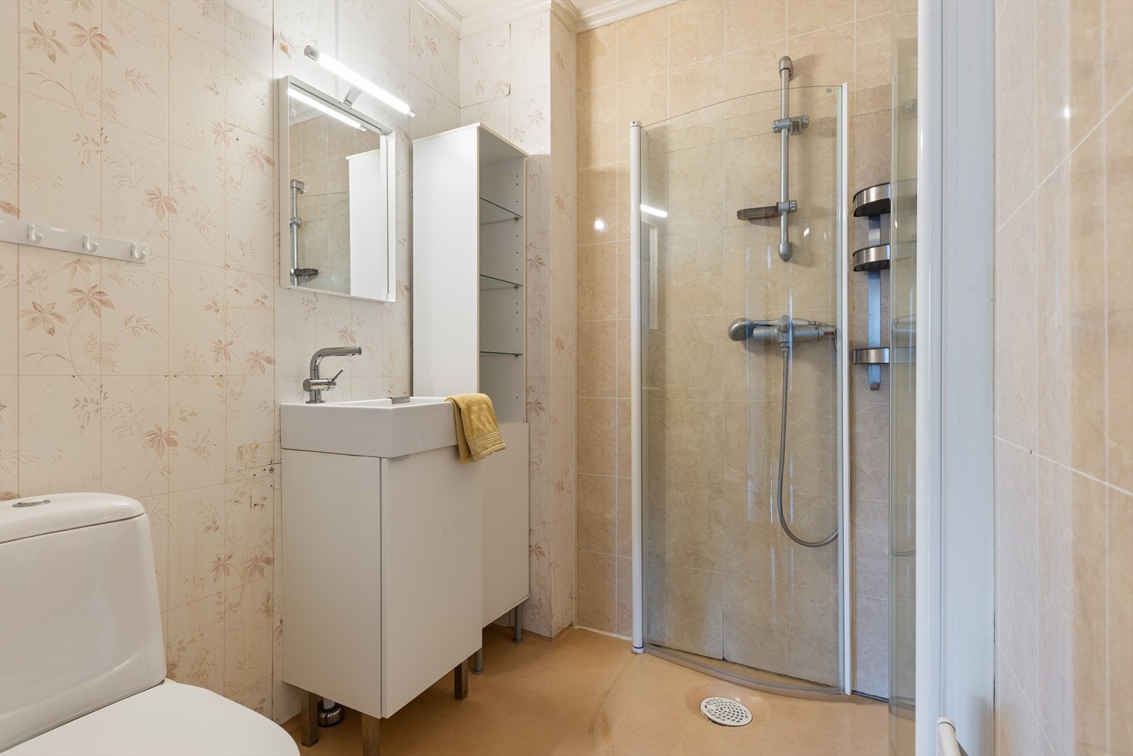 Baderom i hybeldelen av eldre standard Galleribilde