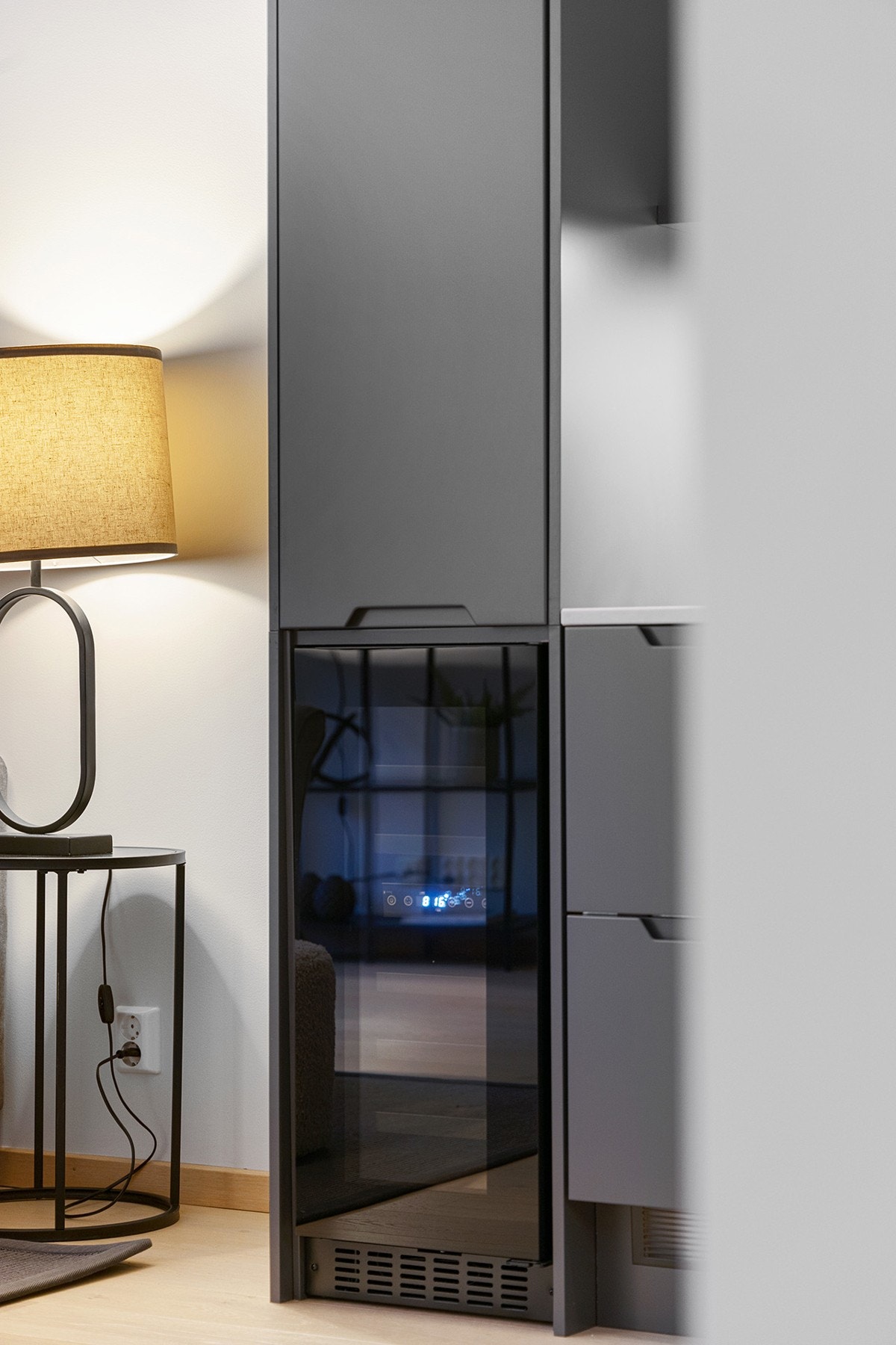 Vinskap medfølger salget. Galleribilde