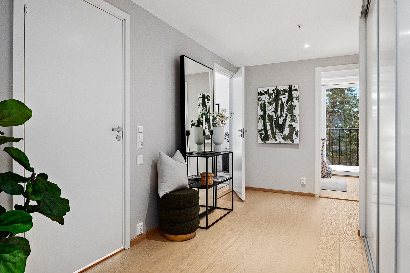 Leiligheten er utstyrt med dør-calling. Galleribilde