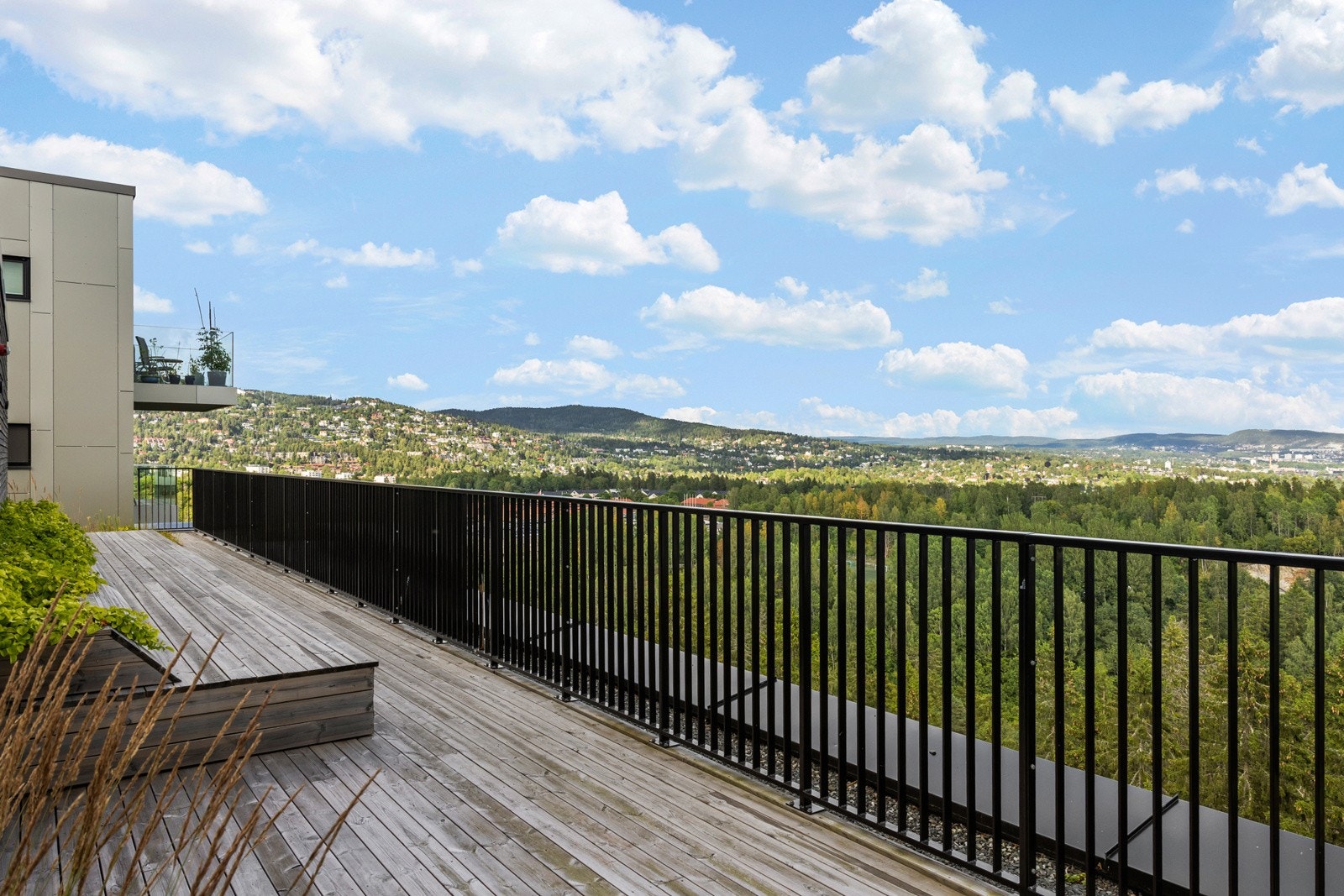 Som beboer på Røakollen har du tilgang til flotte, solrike takterrasser med fantastisk utsikt. Galleribilde