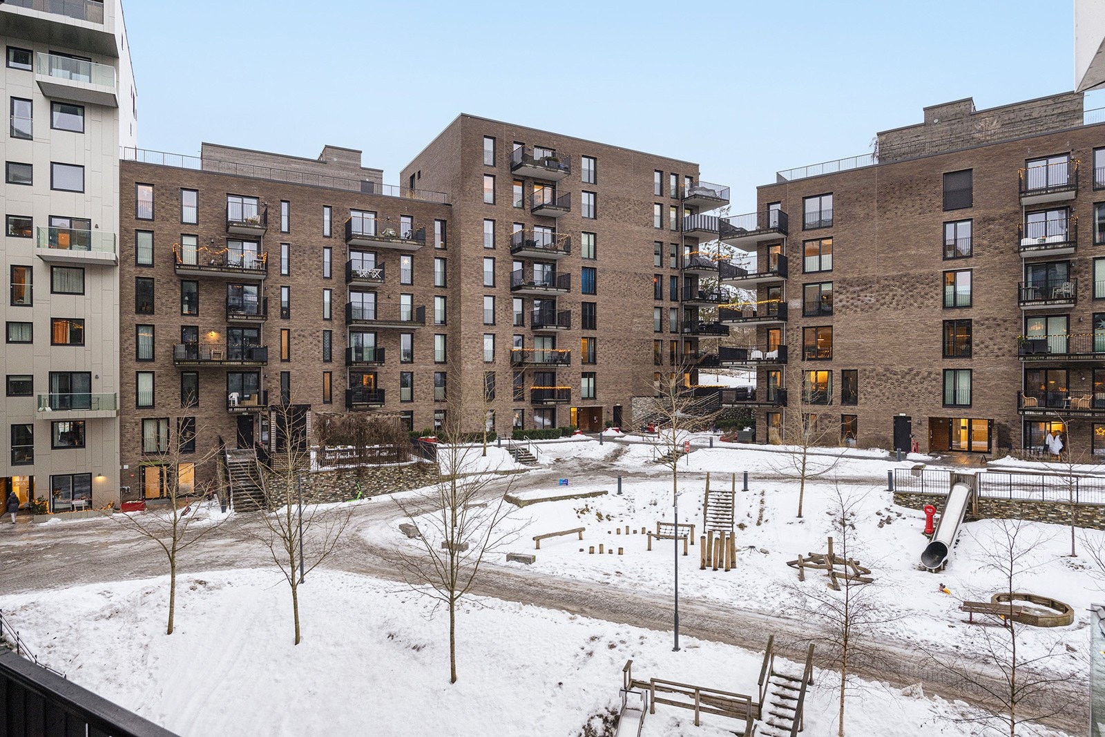 Utsikt til opparbeidet gårdsrom. Galleribilde