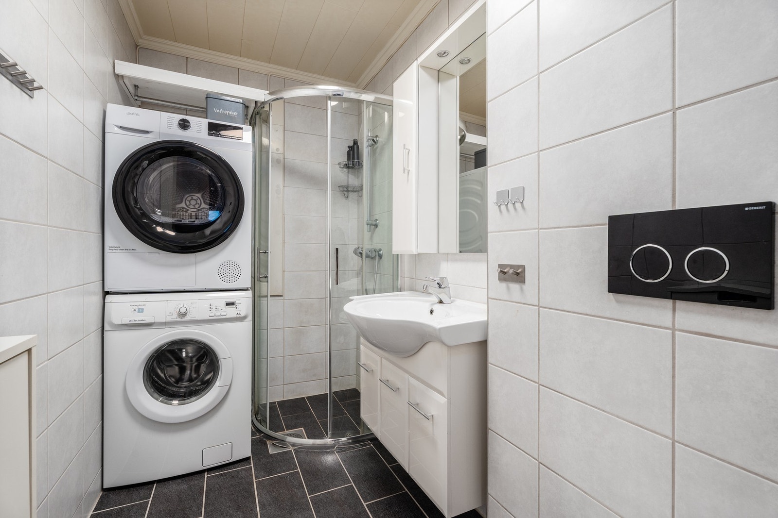 Gulvvarme samt fliser på vegger og gulv. Galleribilde