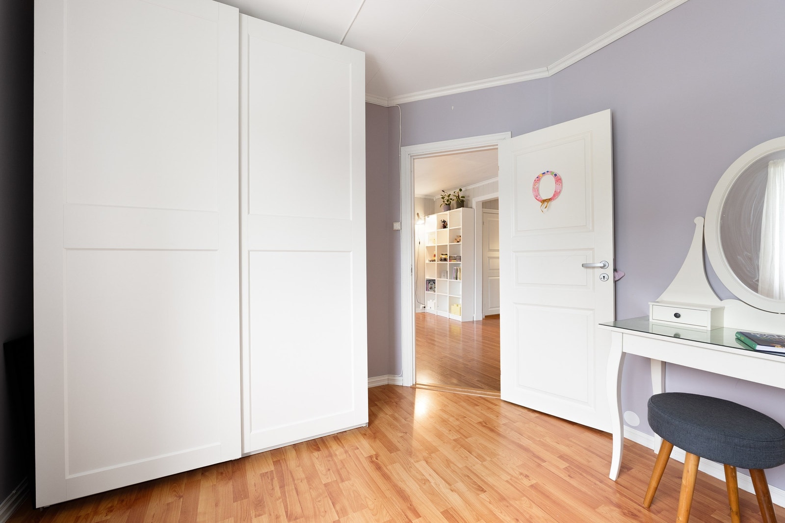 Skyvedørsskap medfølger. Galleribilde