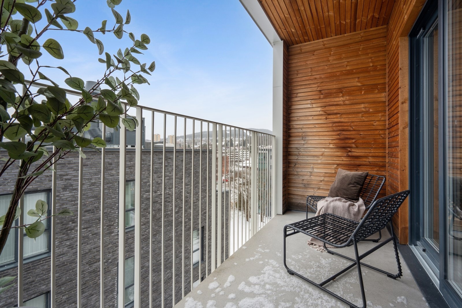 Solrik balkong Galleribilde