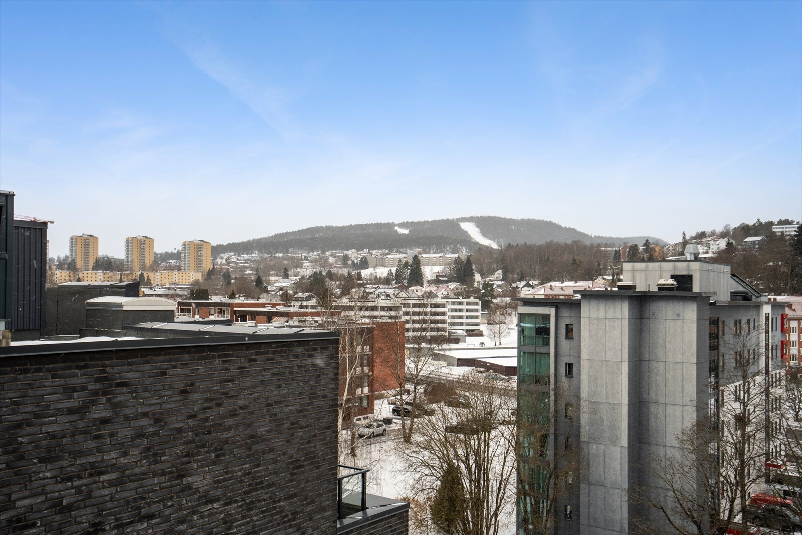 Utsyn fra balkongen mot Årvoll Galleribilde