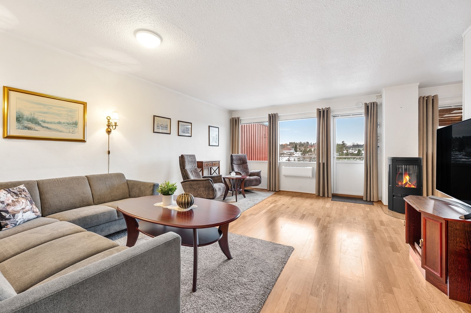 Stue og kjøkken i åpen løsning Galleribilde