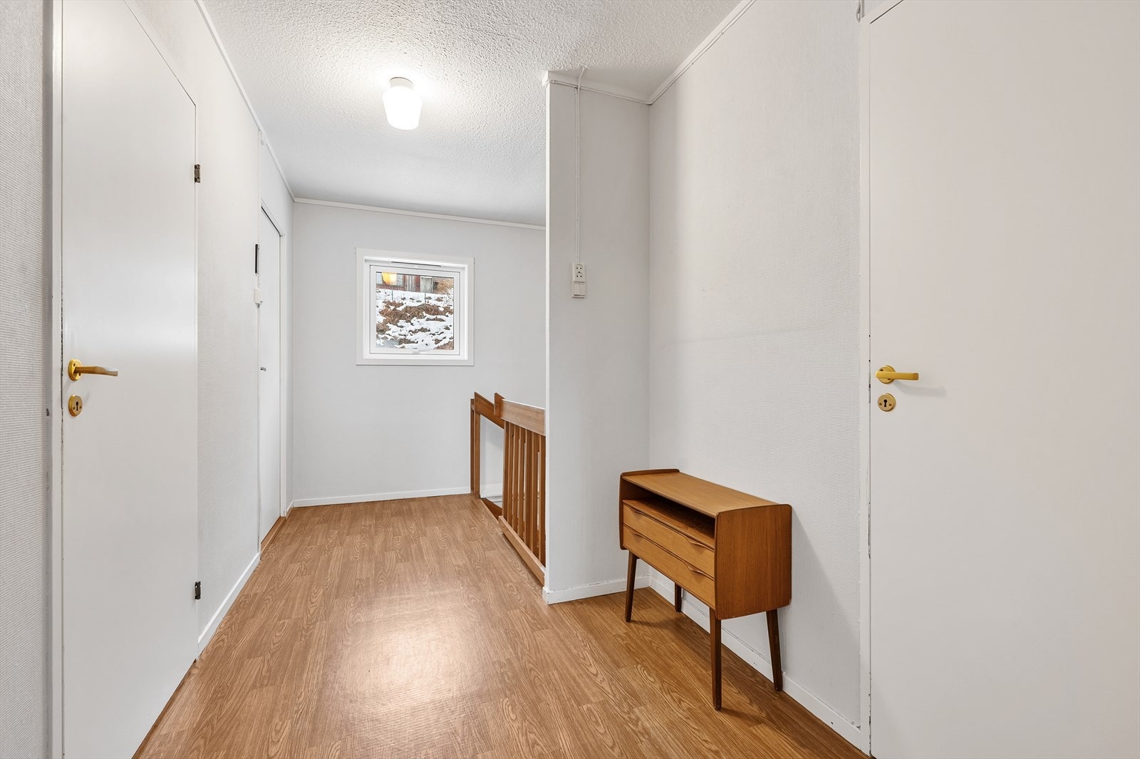 Gang i 2.etasje - trapp fra 1.etasje Galleribilde