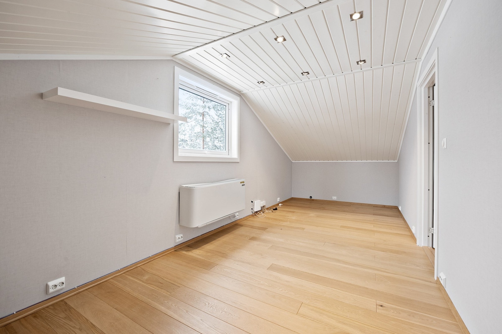 Rom i loftsetasjen brukt som kontorrom Galleribilde