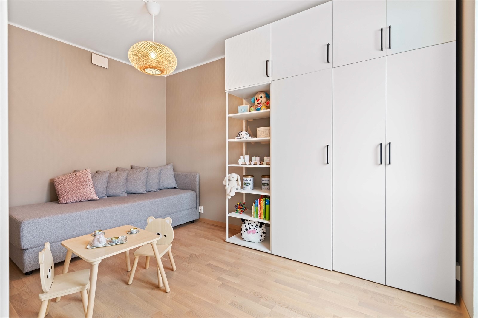 Ekstra rom som egner seg perfekt som kontor, gjesterom eller barnerom. Galleribilde