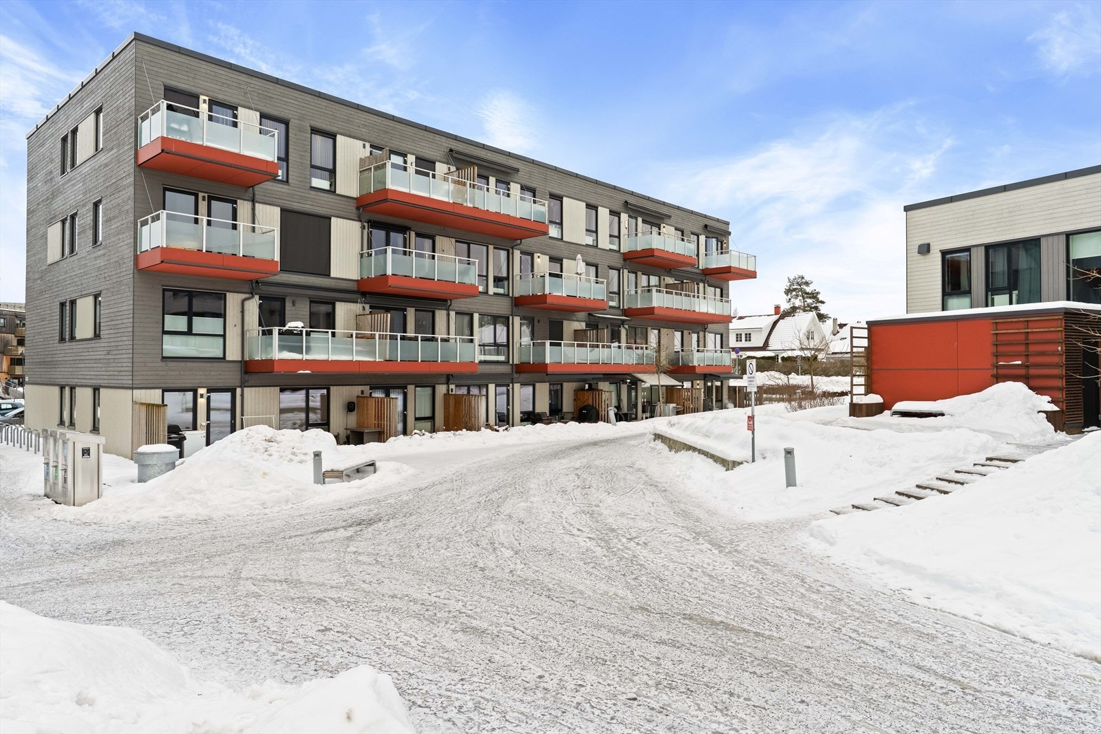 Attraktiv beliggenhet på Finstadjordet - moderne boligområde med nærhet til kollektivtransport, servicetilbud og marka. Galleribilde