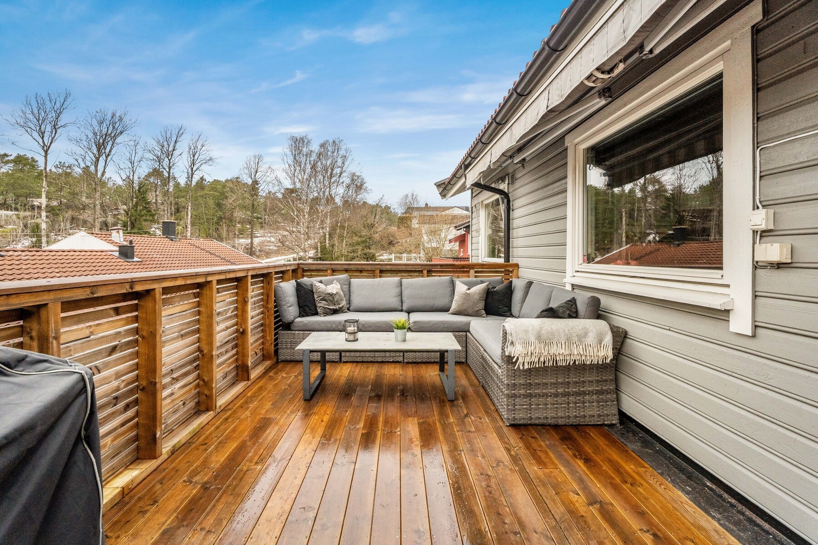 Her sitter man lunt og skjermet. Det er også installert markise. Galleribilde