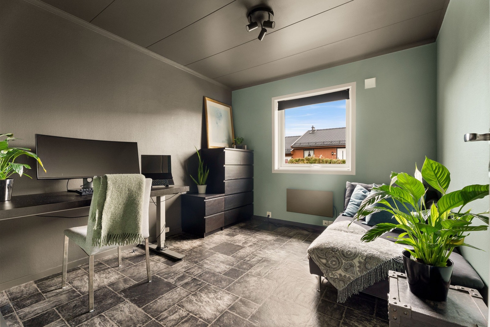 Det er to soverom i 1. etasje, men med mulighet for tre. Galleribilde