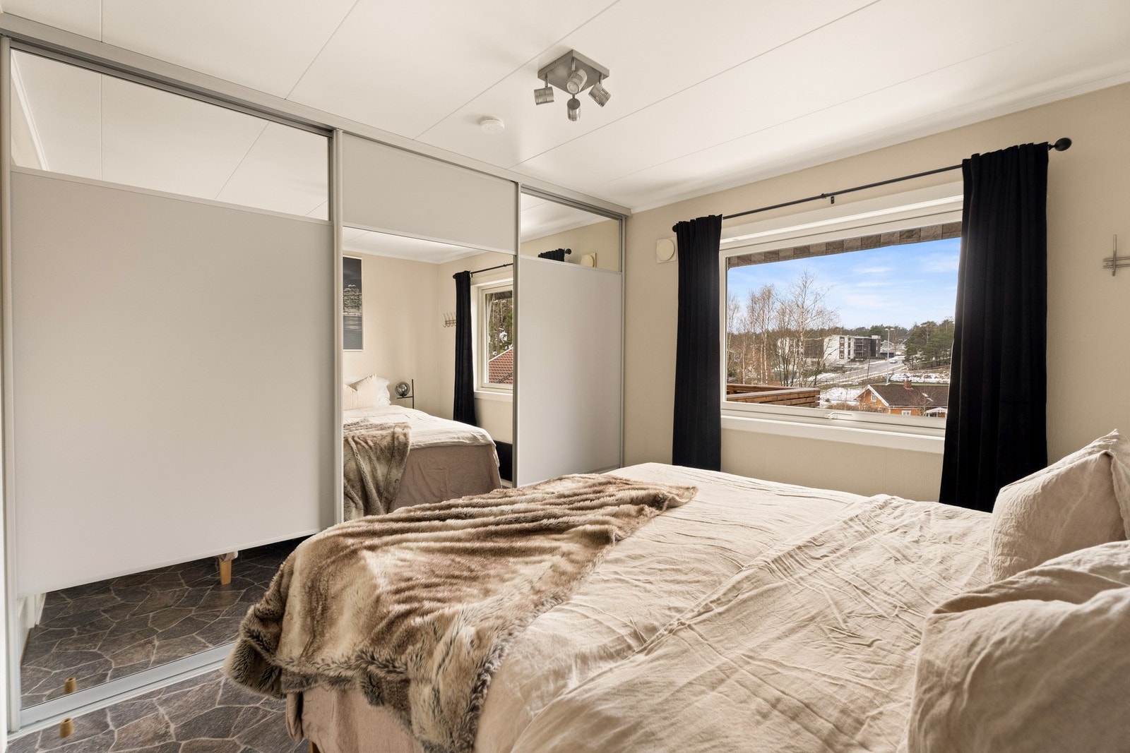 Soverom I Galleribilde