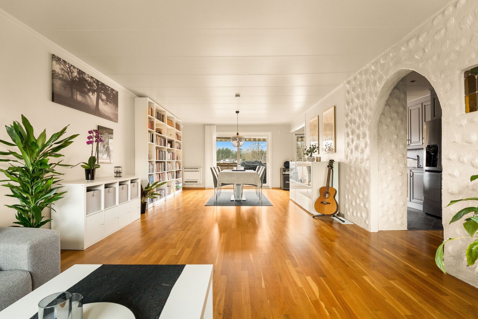 Det er montert luft-til-luft varmepumpe i stuen. Galleribilde