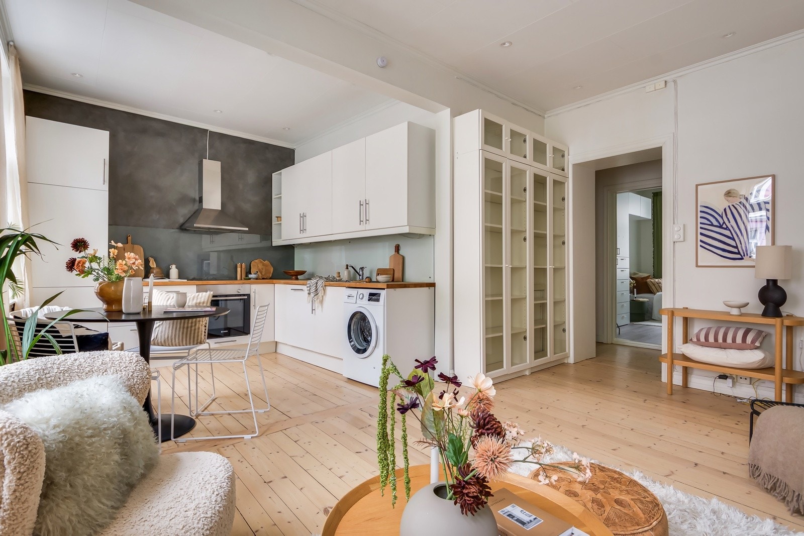 Det er installert nye spotter i himlingen i stue, kjøkken og bad i 2022. Galleribilde