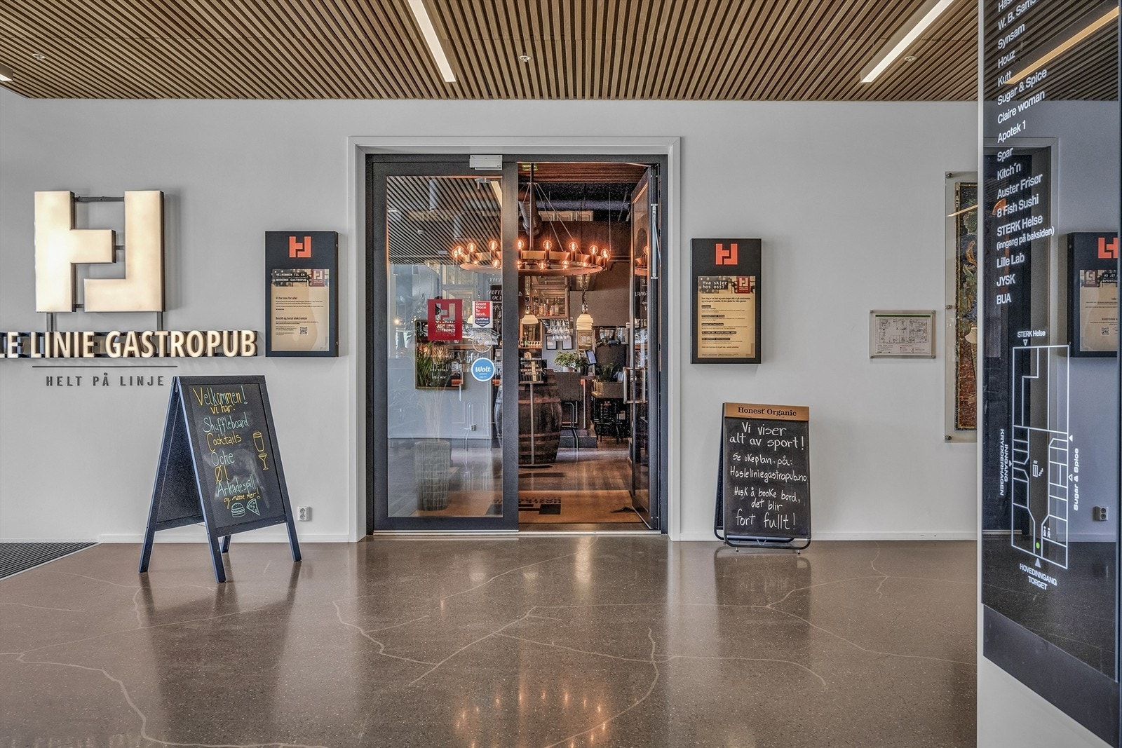 Gastropuben på Vinslottet har blitt et meget populært sted siden åpningen for et par år siden. Her arrangeres quizkvelder, musikkbingo, fotballvisning m.m... Galleribilde