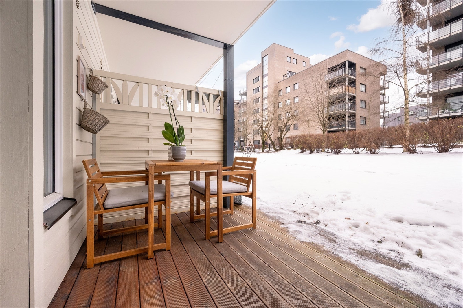 Nydelig markterrasse på ca. 8,5 kvm med utgang fra stuen. Galleribilde