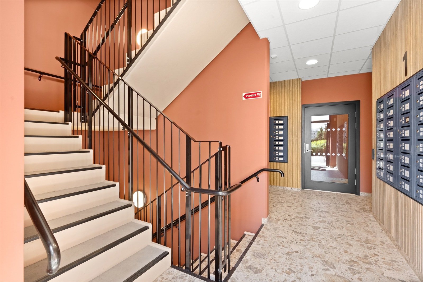 Oppgang. Galleribilde