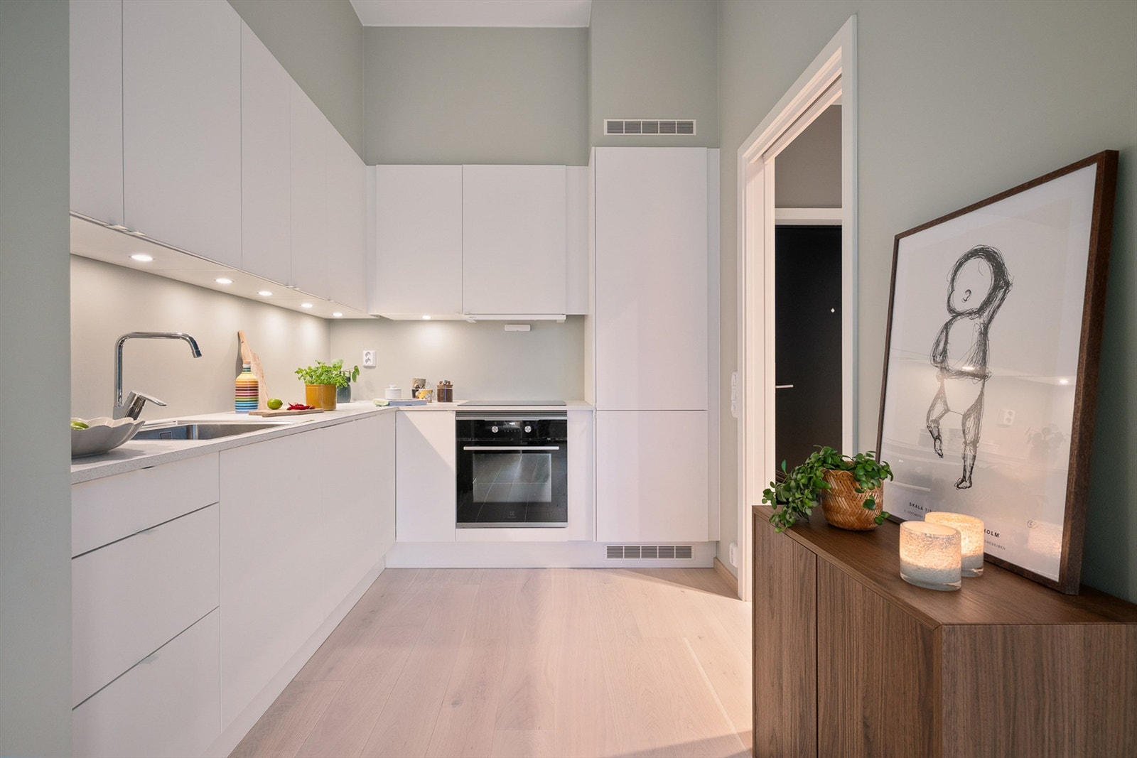 Flott kjøkken fra Sigdal. Integrerte hvitevarer medfølger. Galleribilde