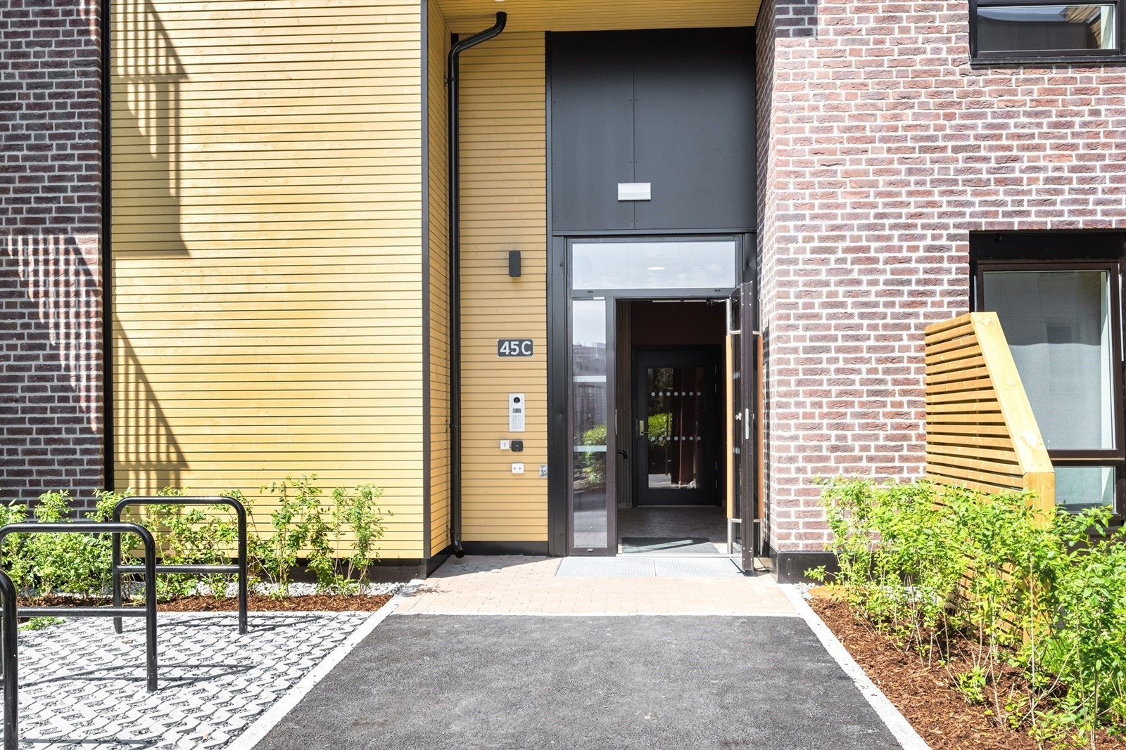 Inngangsparti. Galleribilde