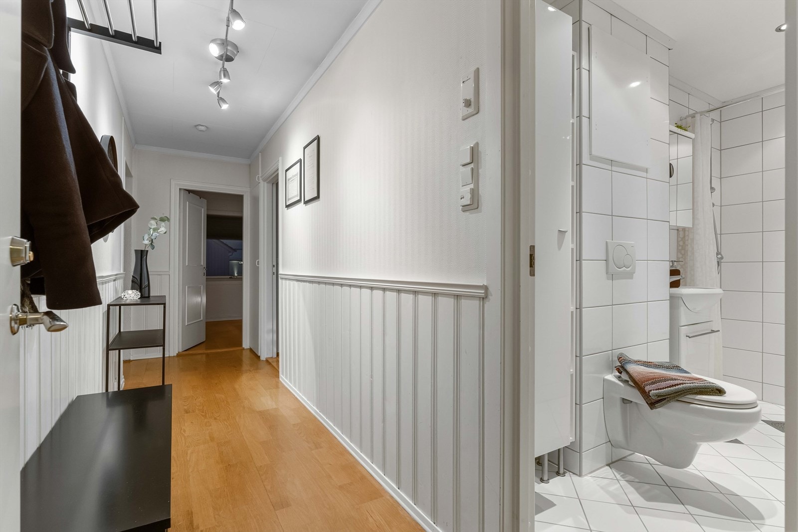 Gang med gode muligheter for oppbevaring. Galleribilde