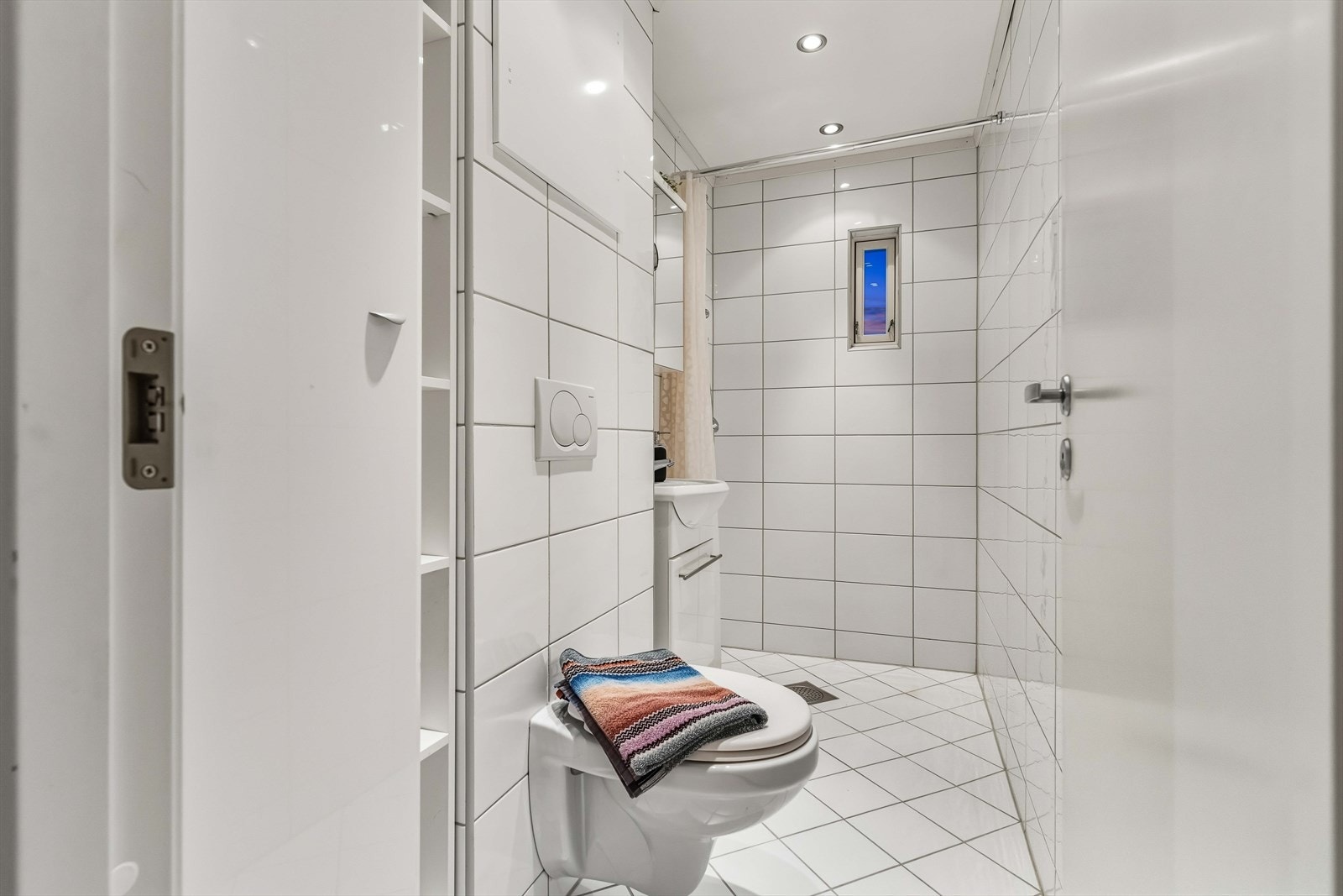 Flislagt baderom med varmekabler i gulvet. Galleribilde