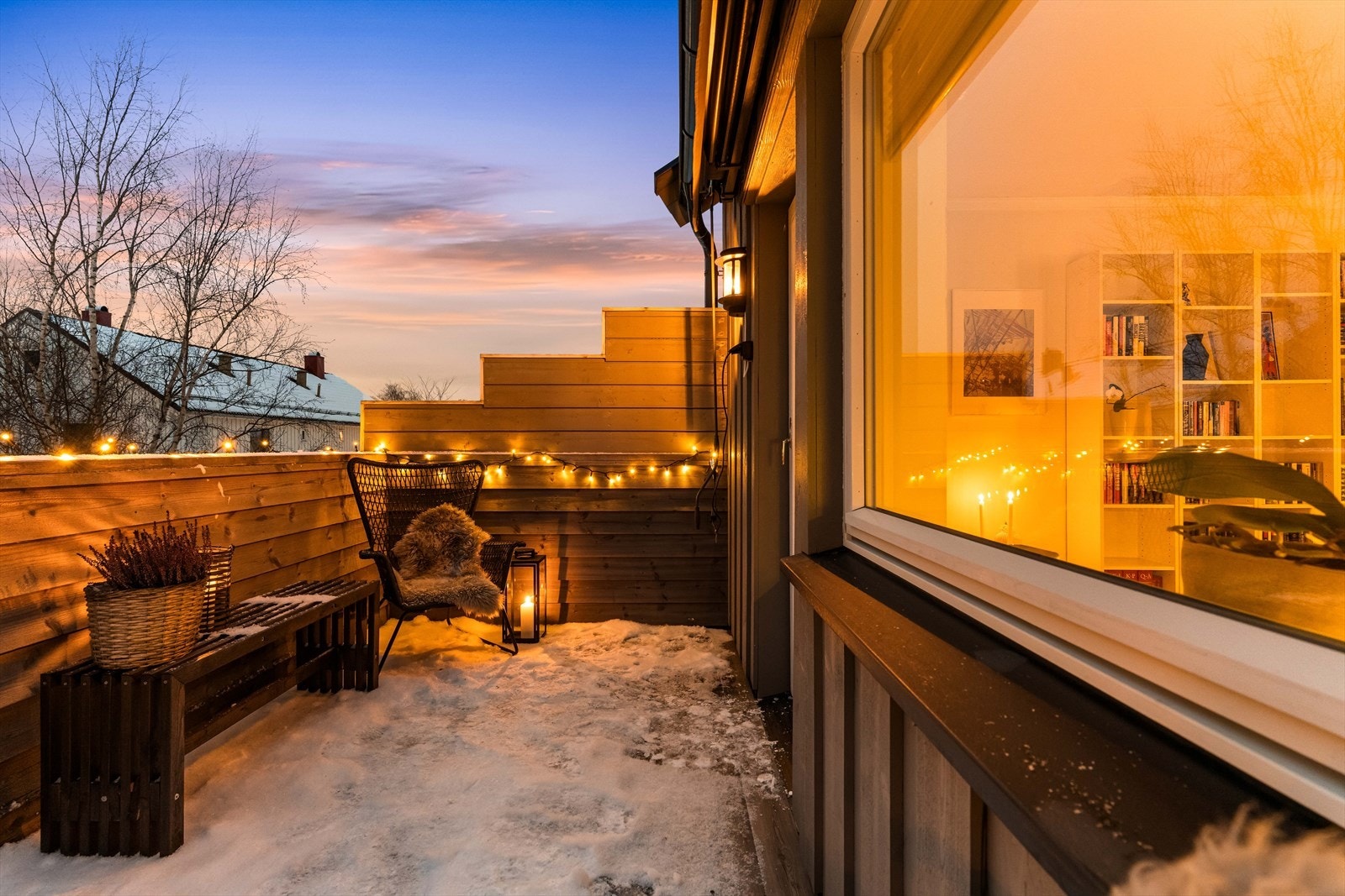 Balkongen på 7 kvm gir romslig utendørs oppholdsplass. Galleribilde