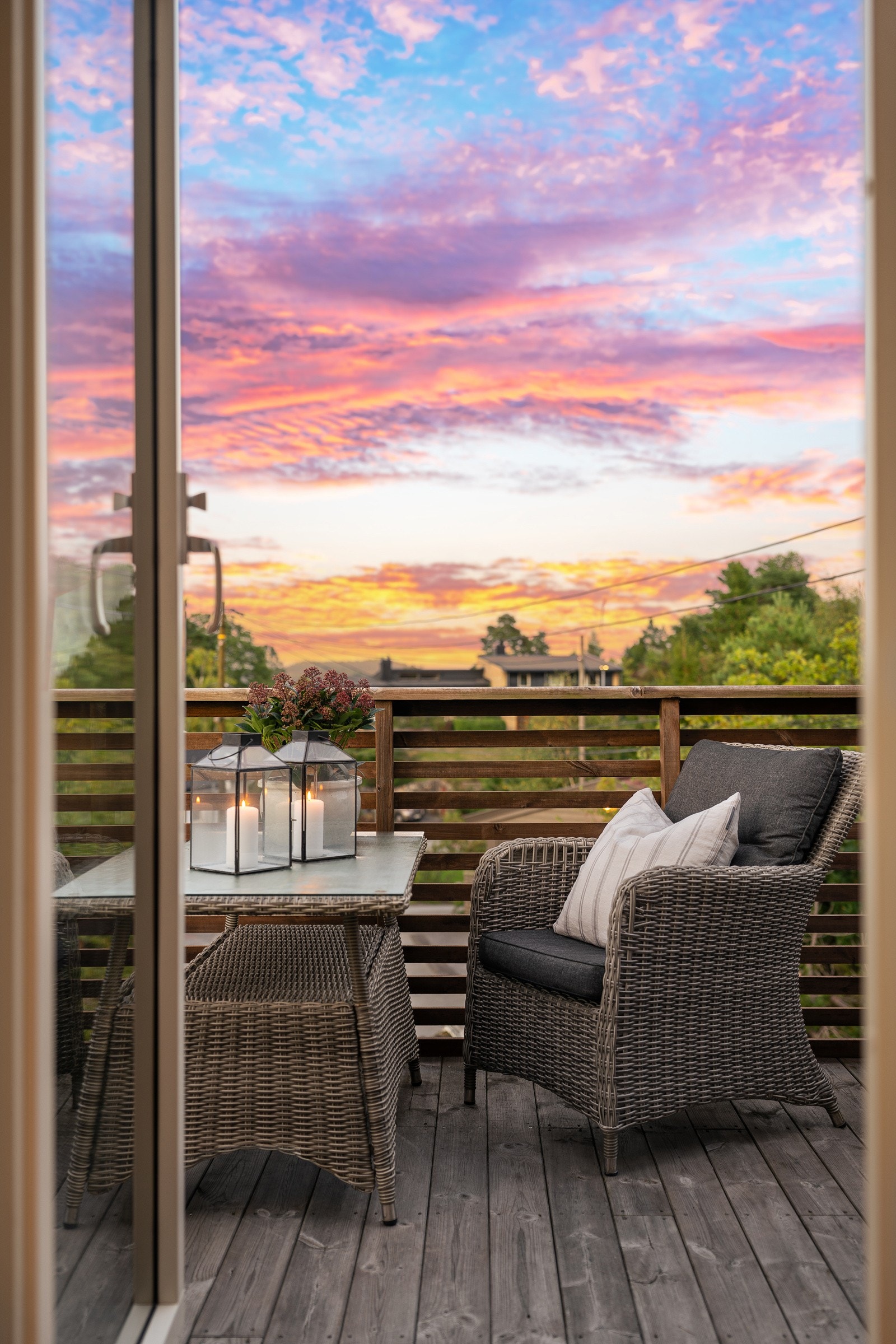 Fra kjøkkenet kommer du ut på utsiktsterrassen Galleribilde