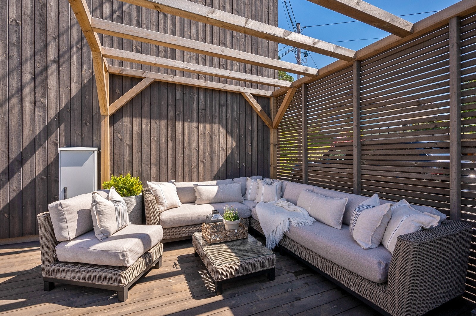 Usjenert og tilbaketrukket uteplass Galleribilde