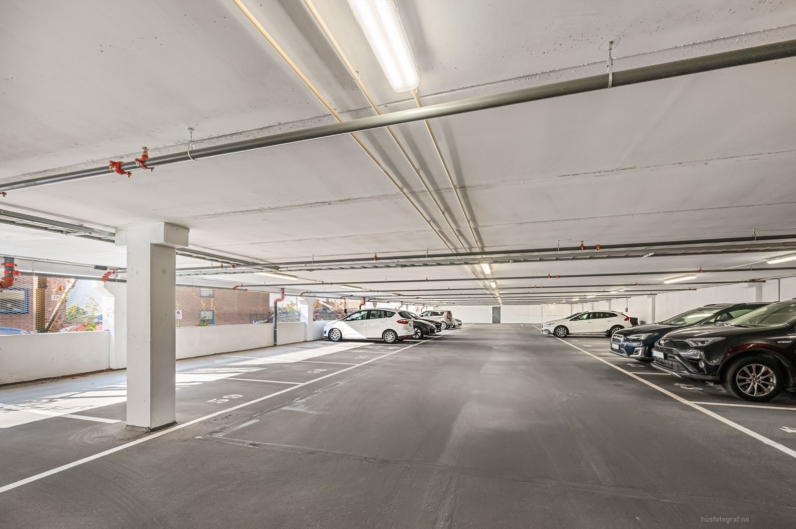 Nytt garasjeanlegg med 125 plasser i år 2021/2022. Parkeringsplass nr. 110 i garasje. Galleribilde