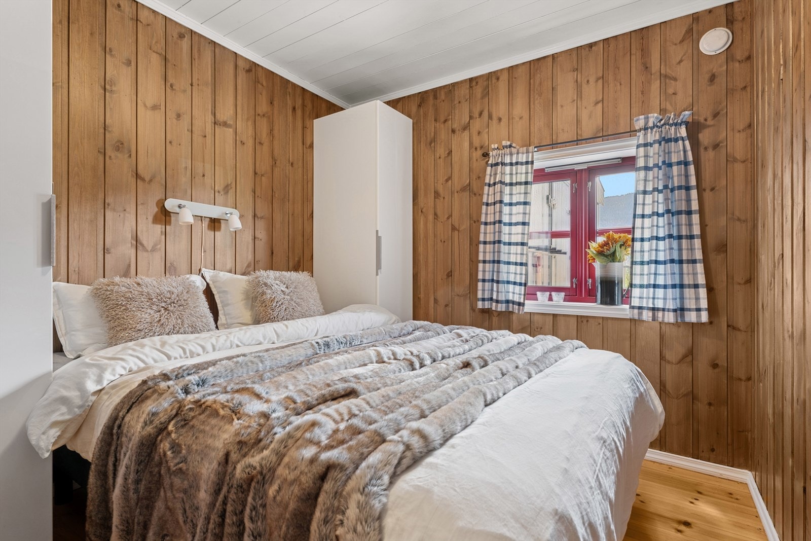 Leiligheten har totalt tre soverom i ulike størrelser. Galleribilde