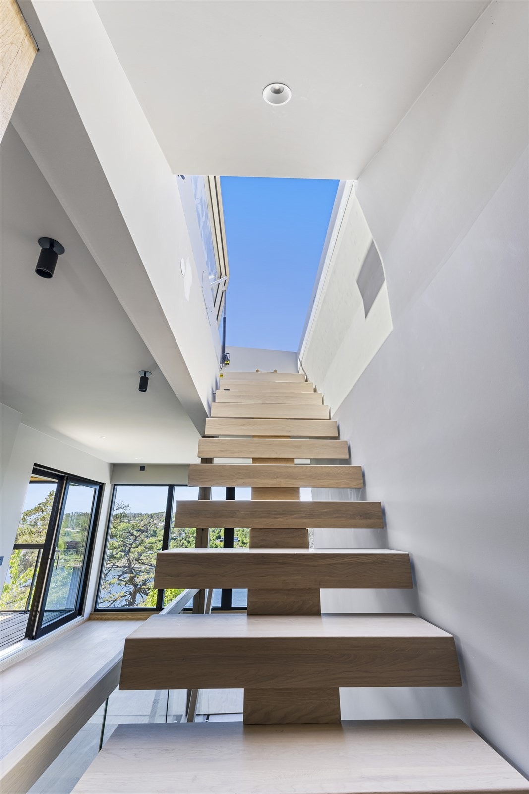 Direkte adkomst til takterrassen via trapp fra 2. etasje Galleribilde