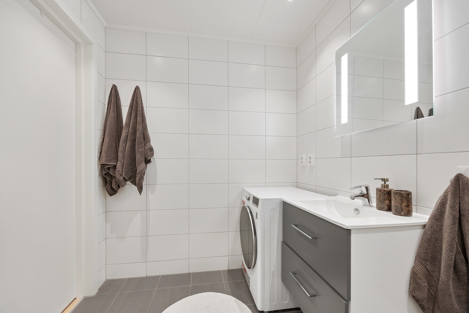 Det er også opplegg for vaskemaskin på badet. Galleribilde