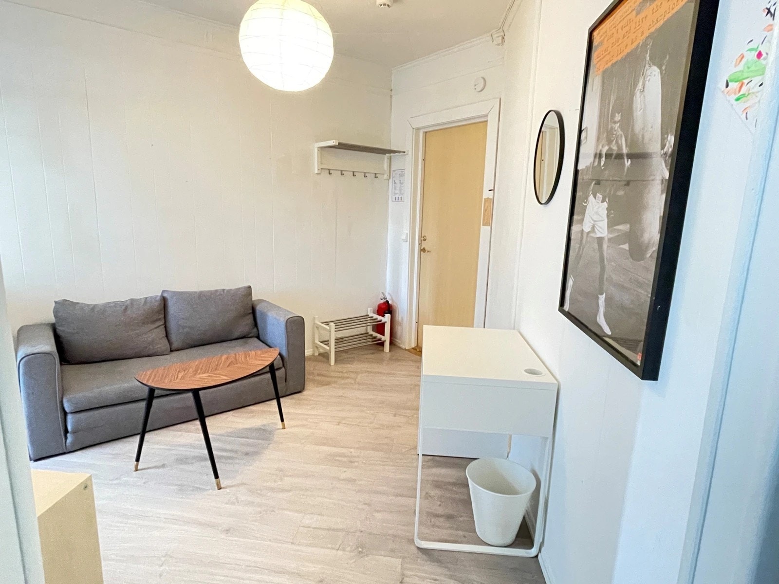 Hybel 405 er på 18 kvadratmeter, med adskilt sovealkove!
Leiepris 6900,- per mnd inkl.strøm Galleribilde