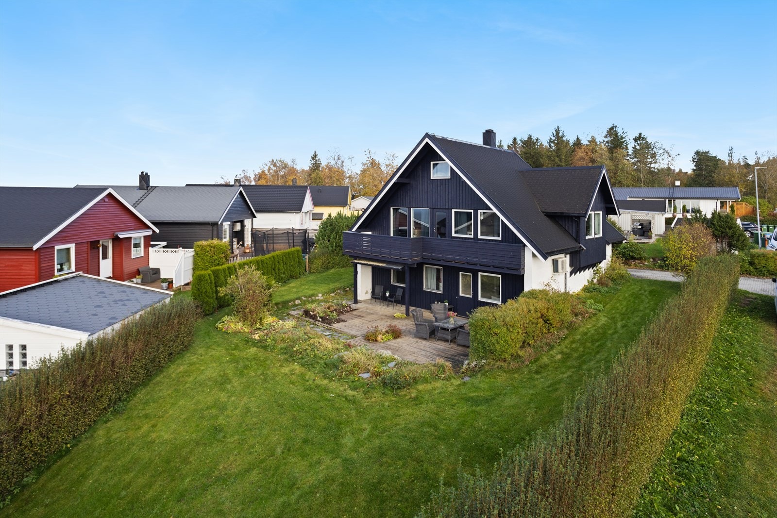 Velkommen til Vikhammeråsen og Trimvegen 8! Solrikt og barnevennlig boområde. Galleribilde