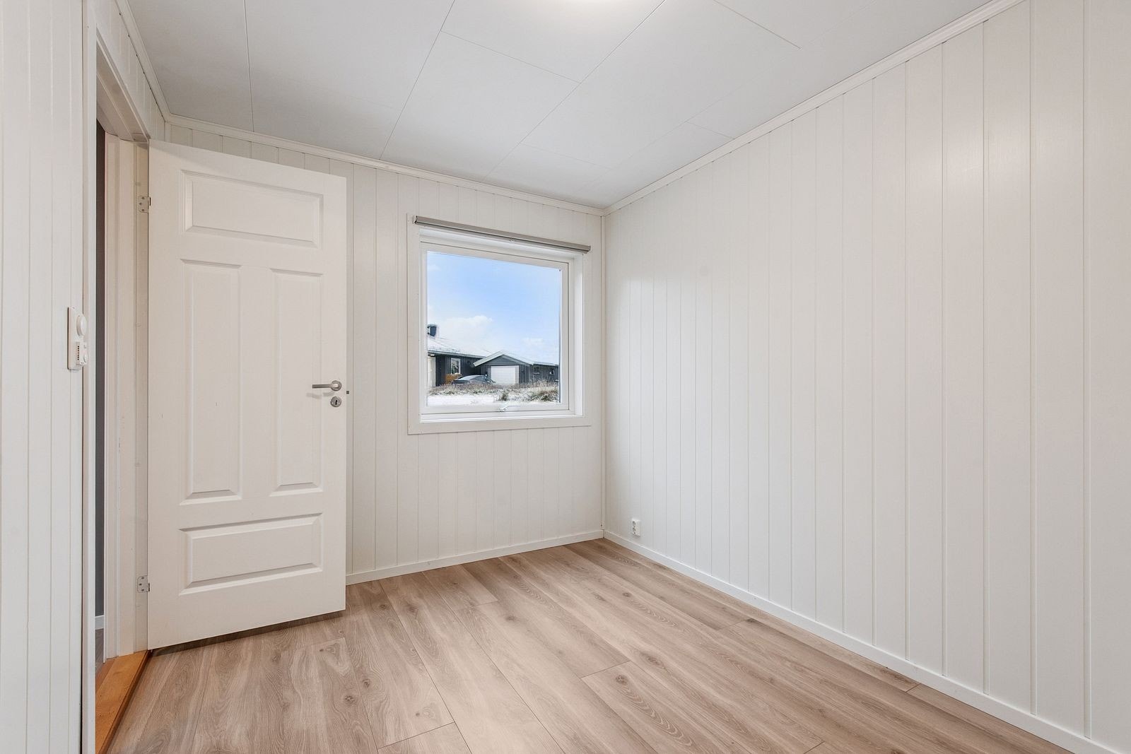 Boligen har totalt fire soverom, alle av fin størrelse og med gulvvarme Galleribilde