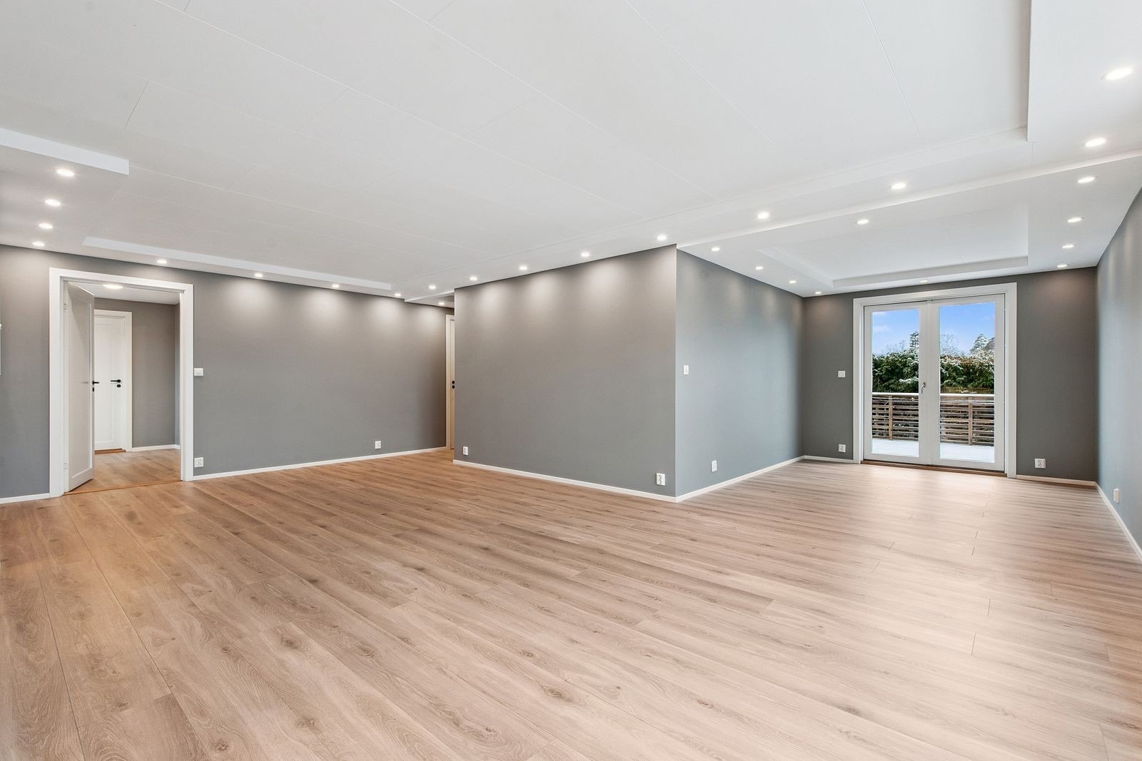 Stuen er av god svært god størrelse og har utgang til terrasse Galleribilde